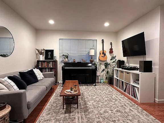 3rd image of 1564 Hollenbeck Ave APT 3