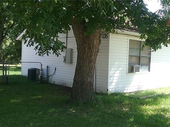 5th image of 102 Elm Ave