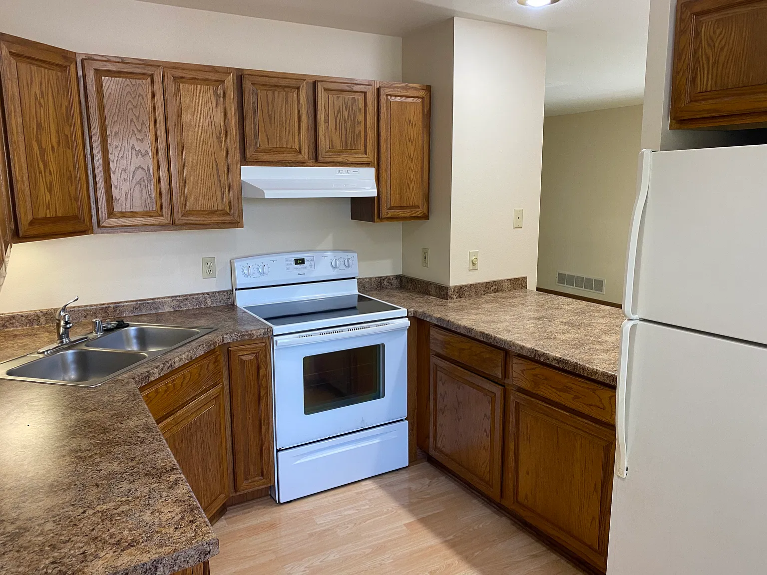 2 bed, 1000 sqft, $1,275 — Photo 3