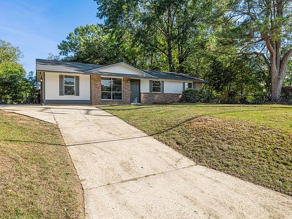3rd image of 2473 Broadmoor Dr