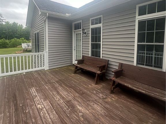 3rd image of 903 Yellowstone Dr