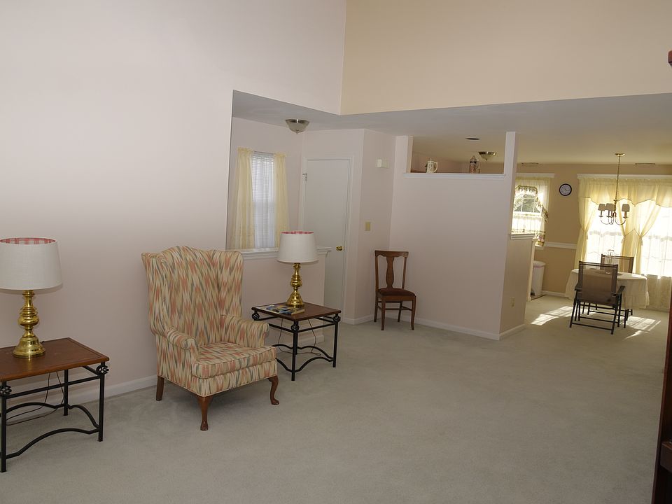 2nd image of 1502 Rosewood Ct