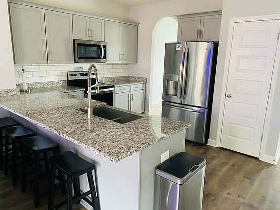 Open kitchen w/ counter top seating