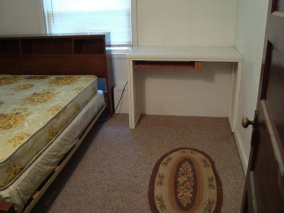 Bedroom built in computer desk