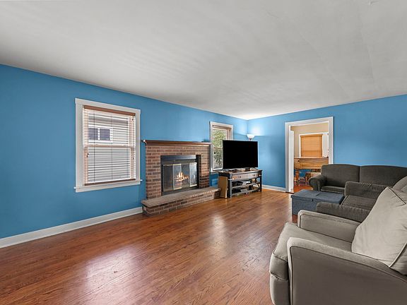 3rd image of 1217 Degener Ave