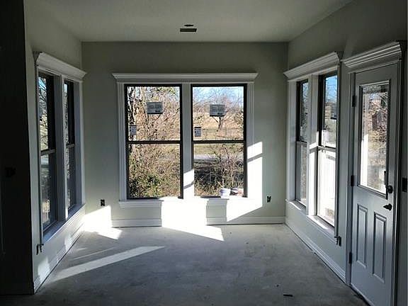 4th image of 905 McKenzie Ave