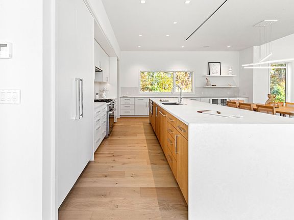 5th image of 23 Elm Ln