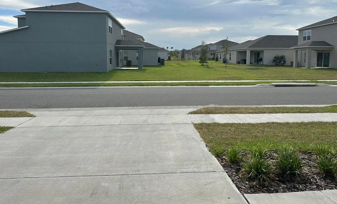 4 bed, 2106 sqft, $2,400 — Photo 4