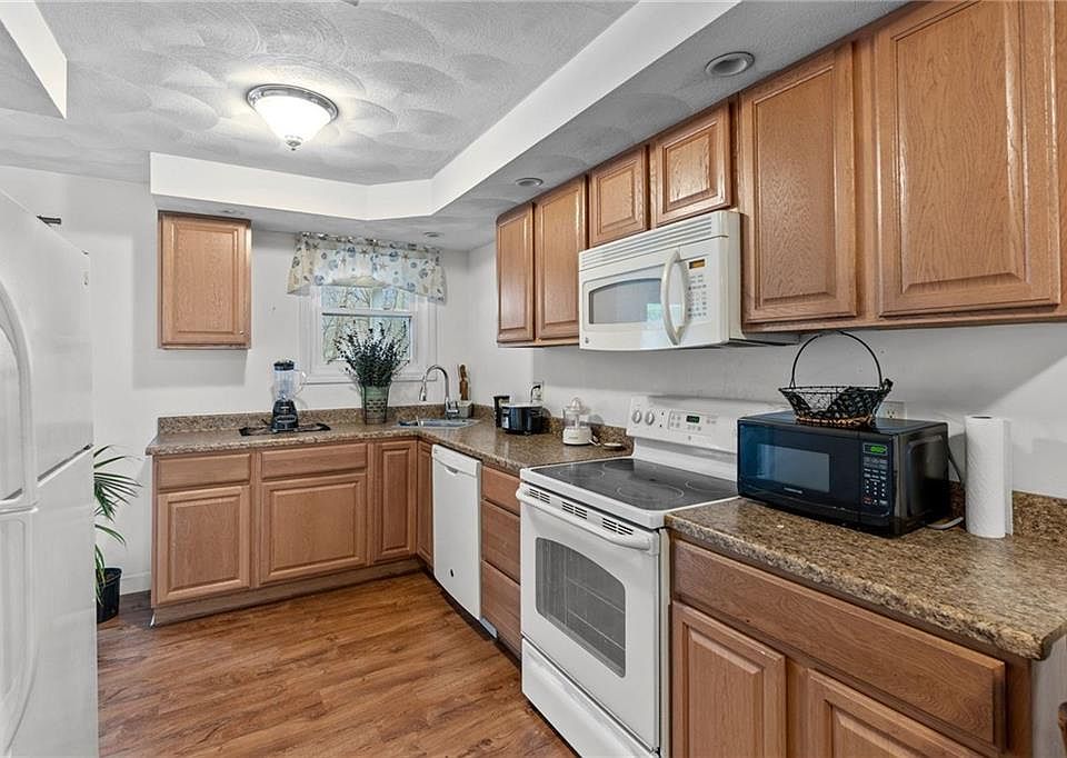 Village Green Condominiums Warwick, RI Zillow