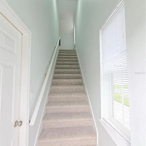 104 Eastpark Cres #B — Photo 2