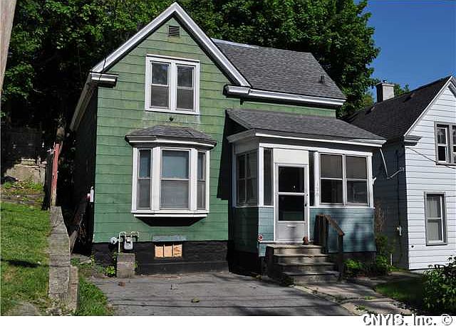 1st image of 136 Fairview Ave