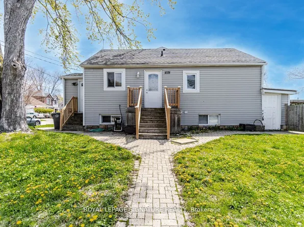 1078 Eastmount Ave #2, Mississauga, ON L5E 1Z3