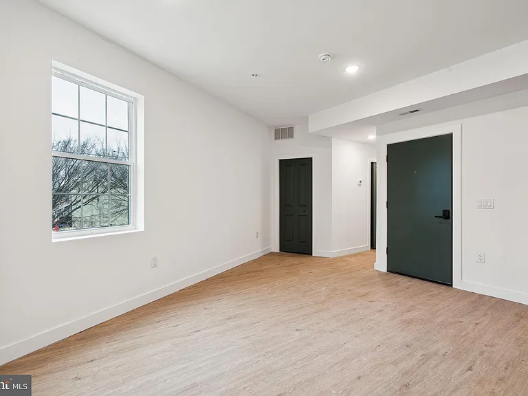 4181 Mantua Ave #6 — Photo 12
