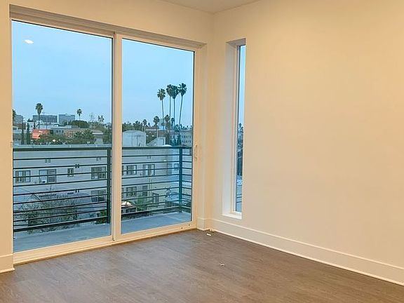 3rd image of 4055 Oakwood Ave #401