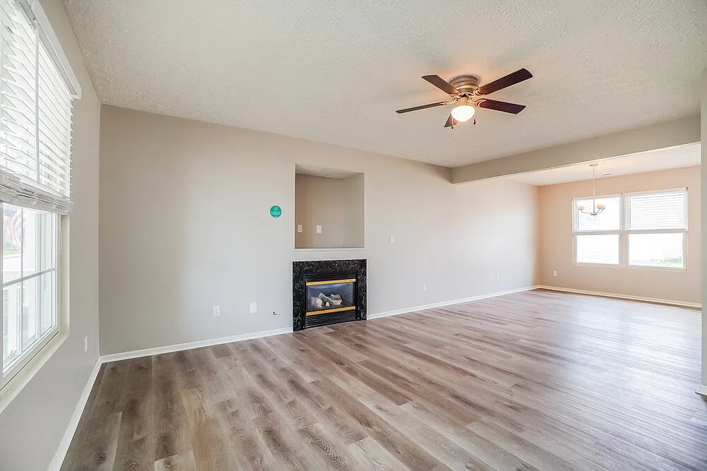 3 bed, 2.5 bath, 1356 sqft, $2,190 — Photo 4