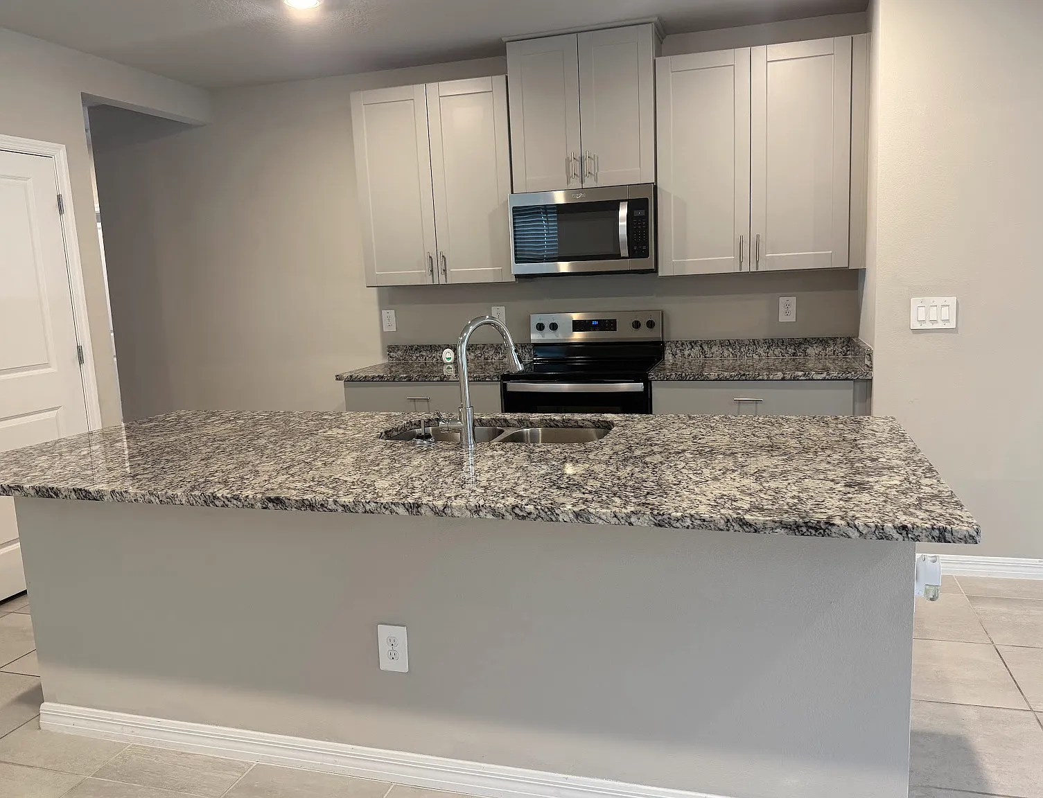 4 bed, 1687 sqft, $3,400 — Photo 4
