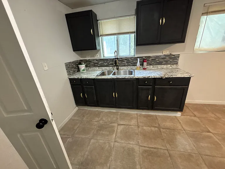 2910 Prospect St — Photo 8