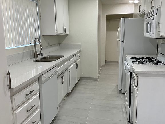 3rd image of 10715 Missouri Ave APT 101