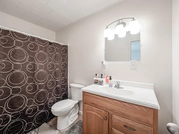 108 Hoehn Dr, Poseyville, IN 47633