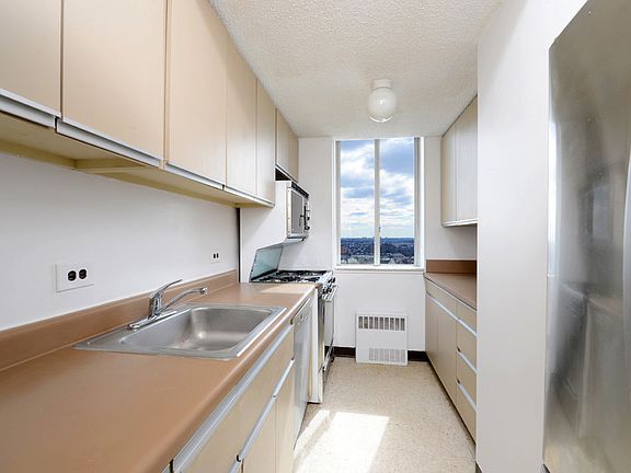 5th image of 515 E 79th St APT 31F