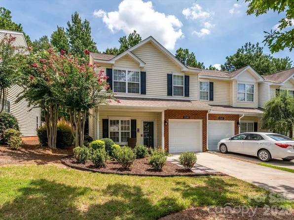 15583 Stronvar House Ln, Charlotte, NC 28277