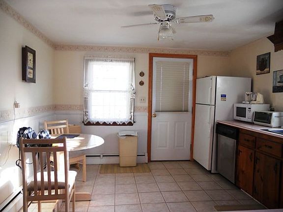 Roomy eat in kitchen