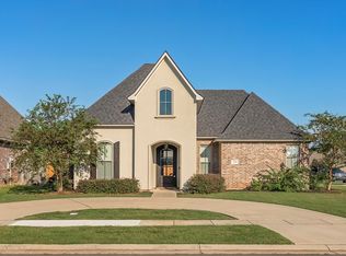 400 Halifax Cir, Benton, LA 71006