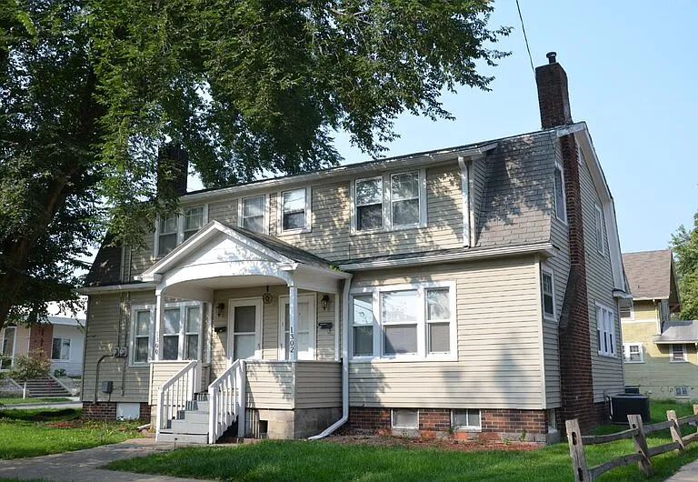 1302 E 12th St — Photo 14
