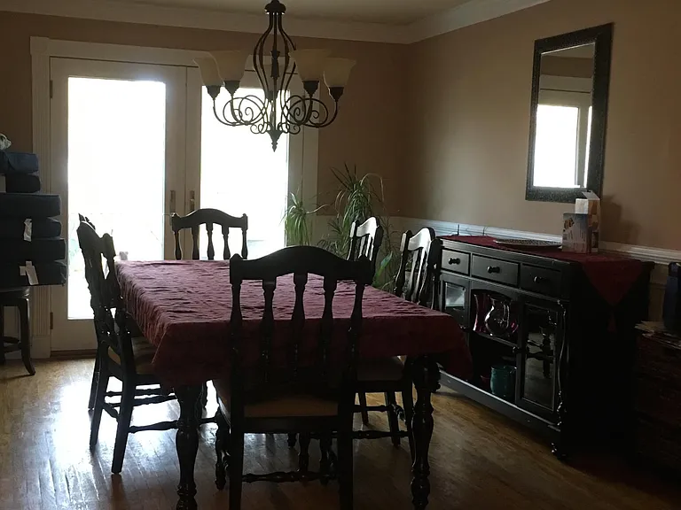 914 Schuyler Pl — Photo 4