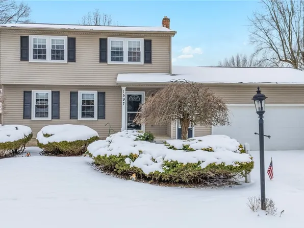 1597 Rosehedge Dr, Youngstown, OH 44514