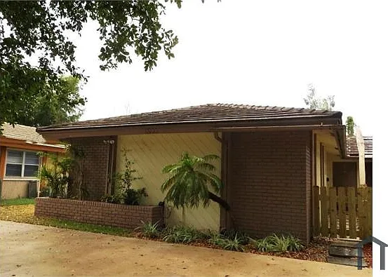 3700 Riverside Dr — Photo 1