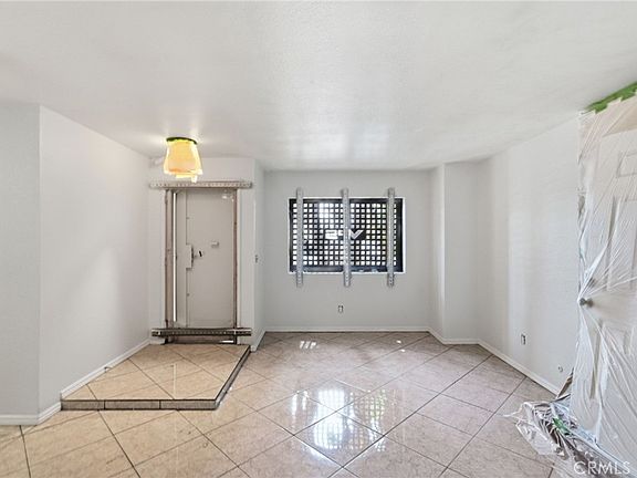 4th image of 1380 W 7th St