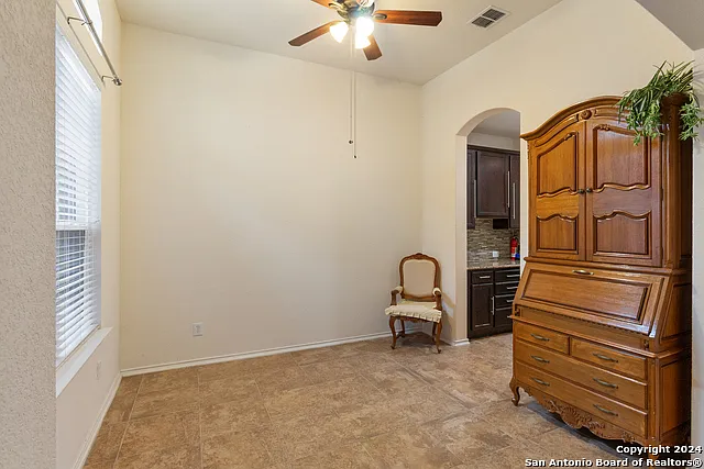3 bed, 2.0 bath, 1928 sqft, $1,995 — Photo 3