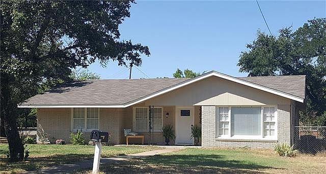 1st image of 3909 4th St