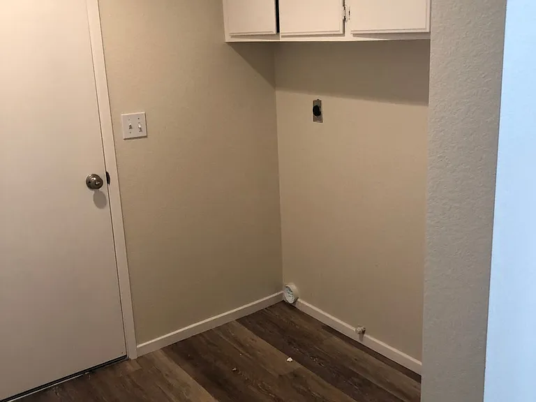 7635 Devonshire Ln — Photo 11