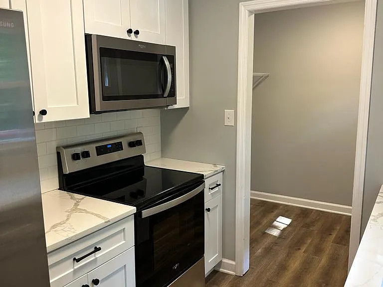 9818 Valley Rd — Photo 7