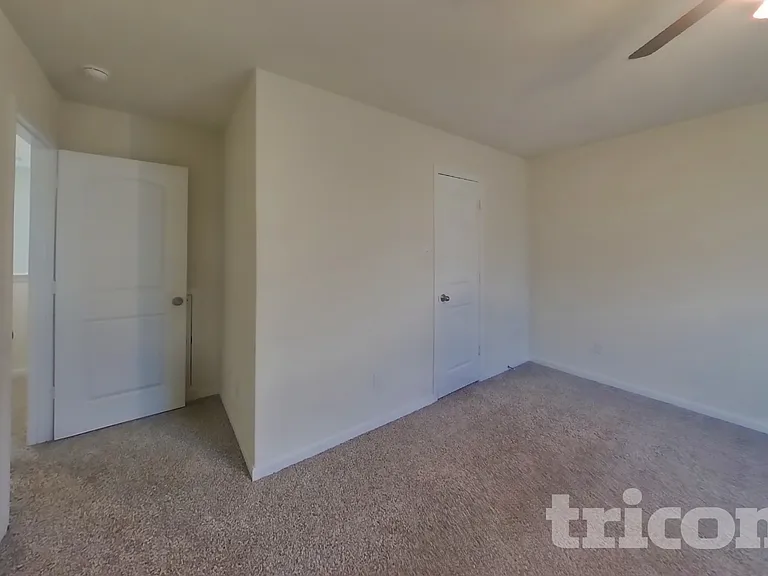 1933 Belmont Ln — Photo 15