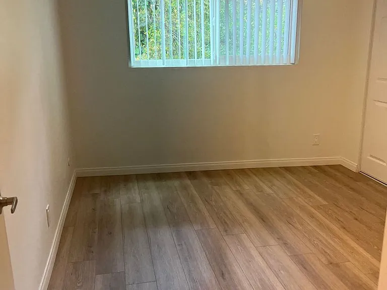 Verdugo Vista — Photo 24