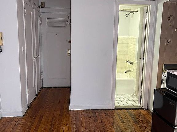 3rd image of 304 E 41st St APT 1403A