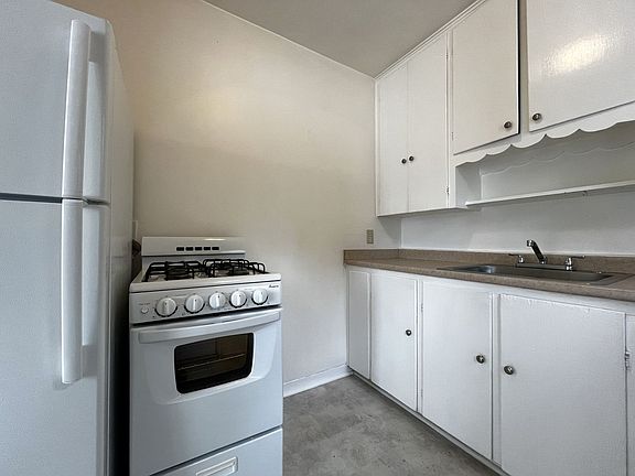3rd image of 4142 Mesa Verde Ave NE APT 1