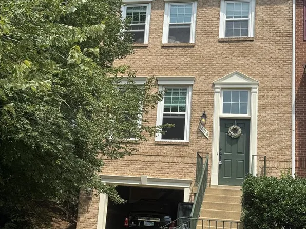 12026 Edgemere Cir, Reston, VA 20190
