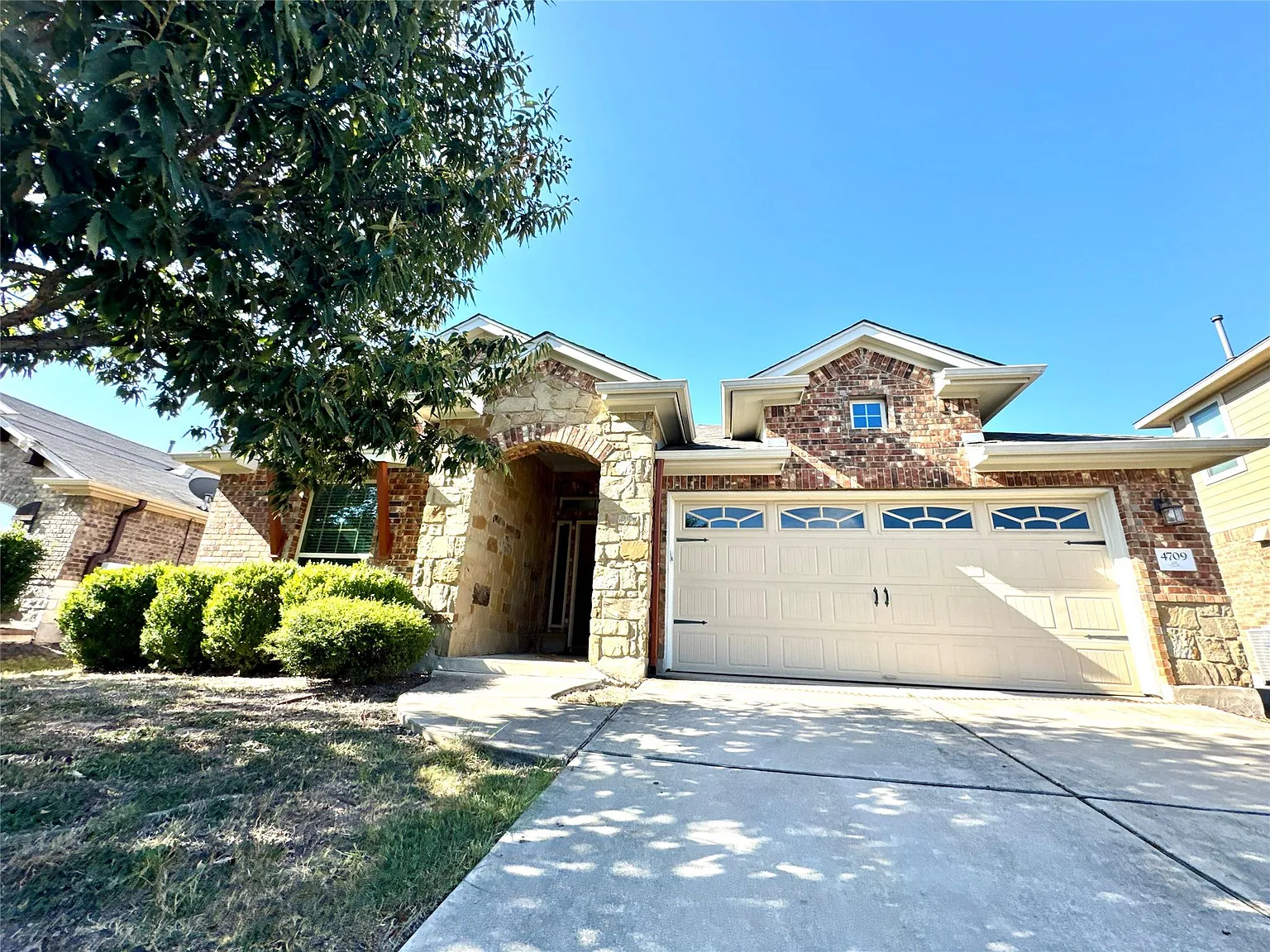 4 bed, 2.0 bath, 1968 sqft, $2,300 — Photo 1