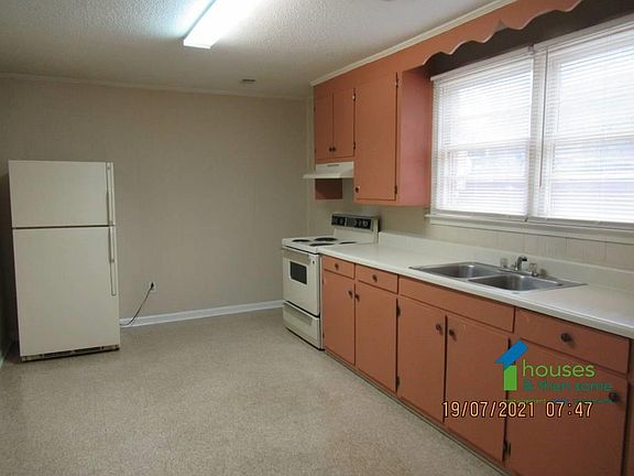 4th image of 24 Lakeview Cir #1