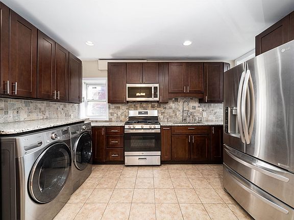 2nd image of 65 Paterson St #1