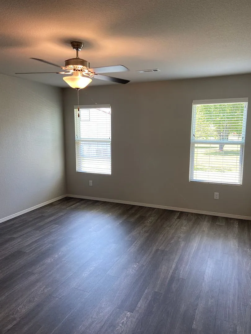 Pre-Leasing Now! | Beautiful 4-Bedroom, 2-Bath Home In Conrad Court With A Fully Fenced Backyard — Photo 4