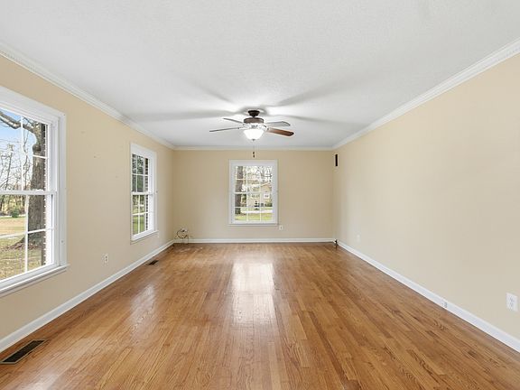 4th image of 209 Spring Creek Rd