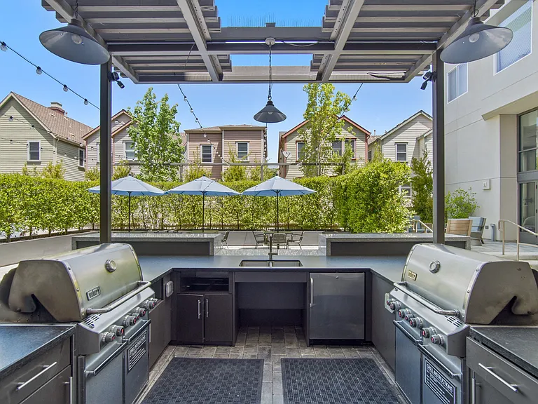 Outdoor Patio Grill at Aventine Apartments in Hercules, CA 94547