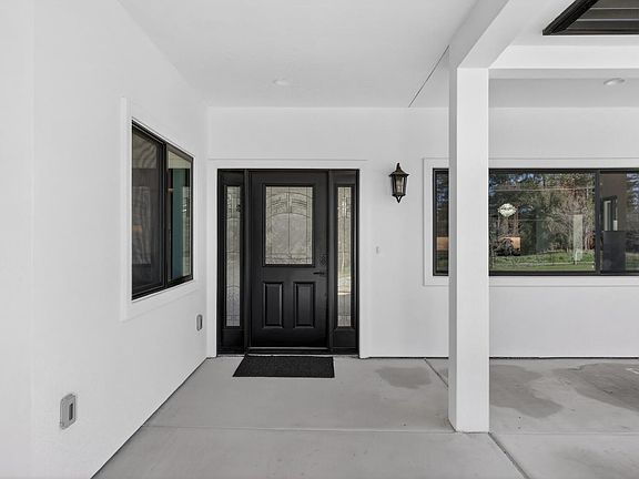 3rd image of 3000 Springhill Rd