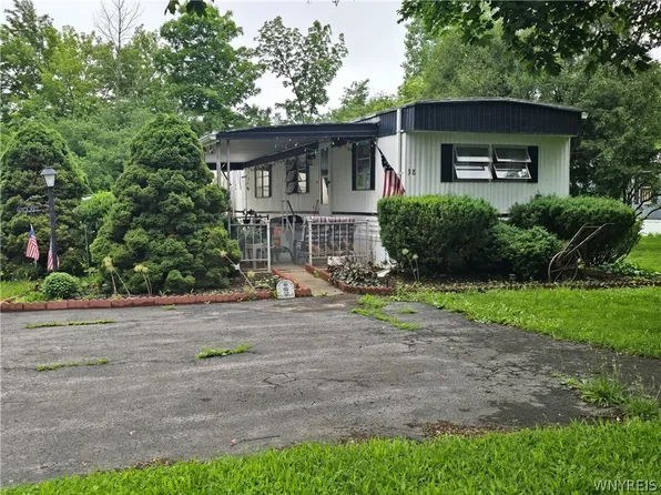 38 Lakewood Vlg, Medina, NY 14103