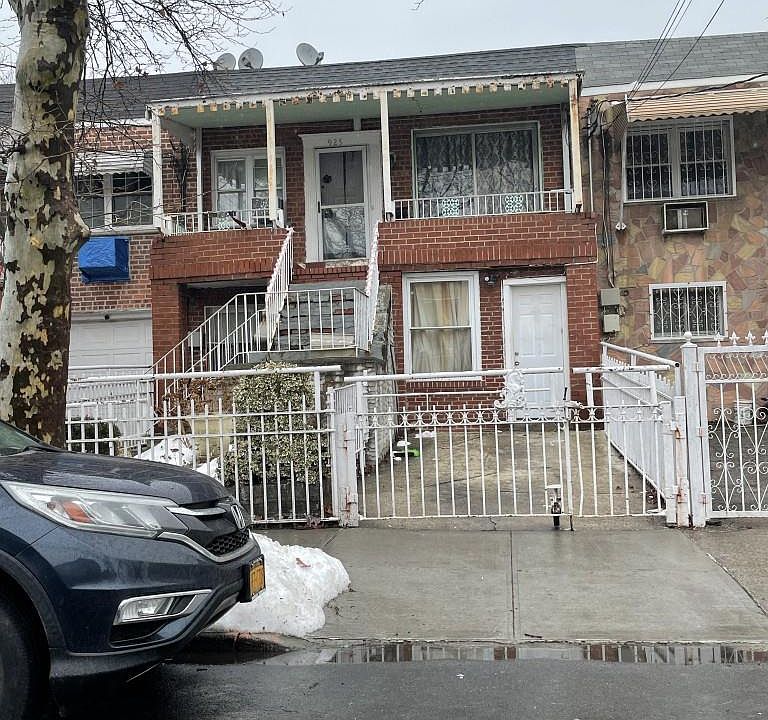 1st image of 925 E 227th Street
